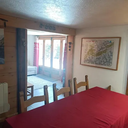 דירה Three Bedroomed