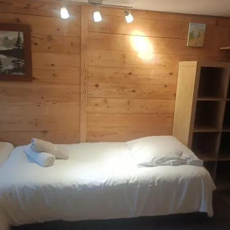 Three Bedroomed דירה שאמוני